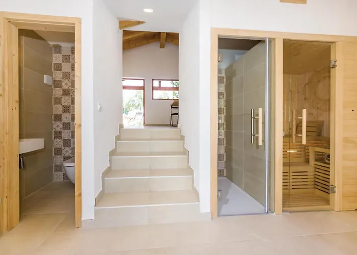 Nice Home In Zdrelac With Sauna