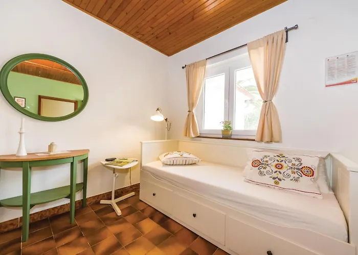 Nice Home In Zdrelac With Sauna Holiday home *