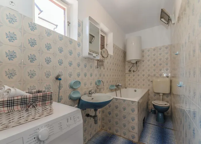 Nice Home In Zdrelac With Sauna Ferienhaus *