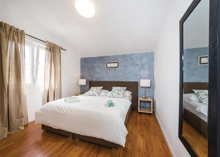 Nice Home In Zdrelac With Sauna Ferienhaus *