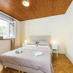 Nice Home In Zdrelac With Sauna *