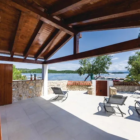 Amazing Home In Zdrelac With Wifi Holiday home Zdrelac