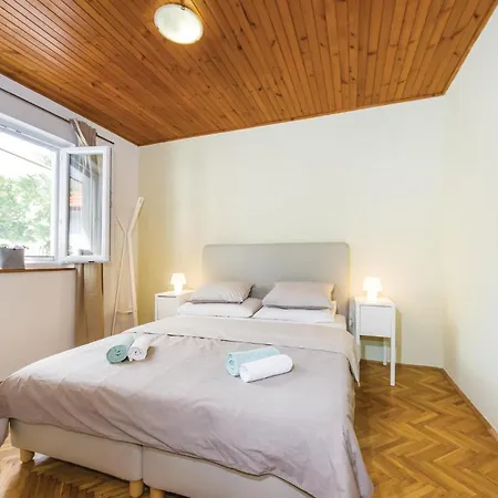 Amazing Home In Zdrelac With Wifi *