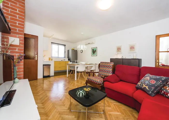 Nice Home In Zdrelac With Sauna Vikendica